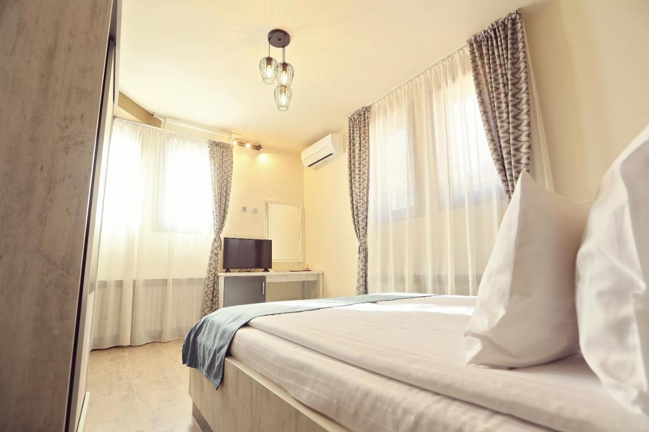 Dezire Guesthouse Băile 1 Mai Zewnętrze zdjęcie