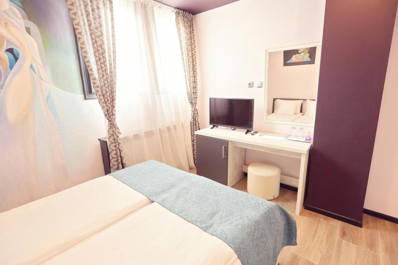 Dezire Guesthouse Băile 1 Mai Zewnętrze zdjęcie