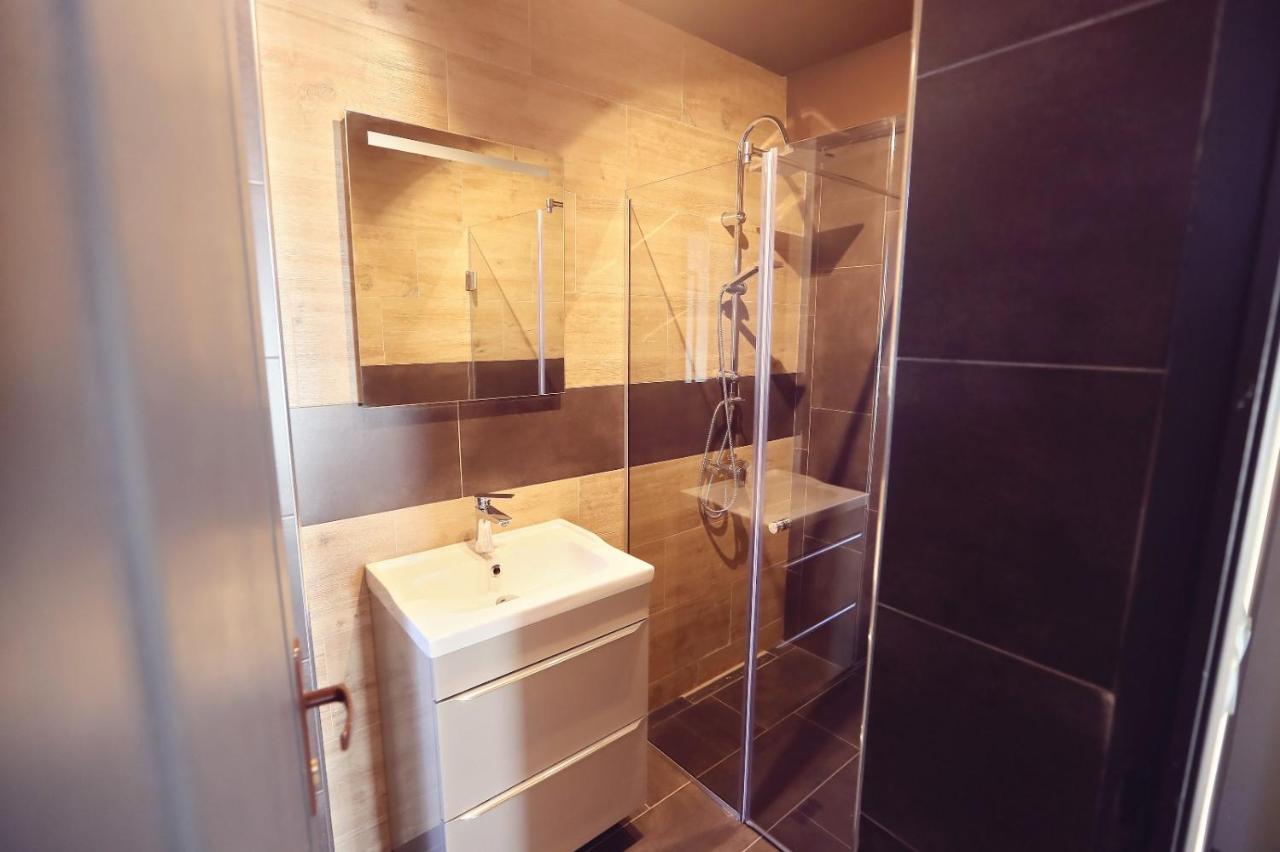 Dezire Guesthouse Băile 1 Mai Zewnętrze zdjęcie
