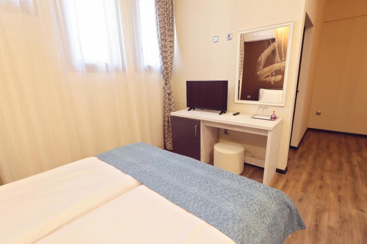 Dezire Guesthouse Băile 1 Mai Zewnętrze zdjęcie